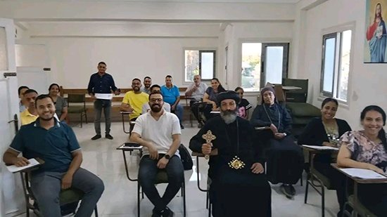 الأنبا مينا أسقف برج العرب والعامرية يتفقد امتحانات الكلية الإكليريكية بفرع كينج مريوط