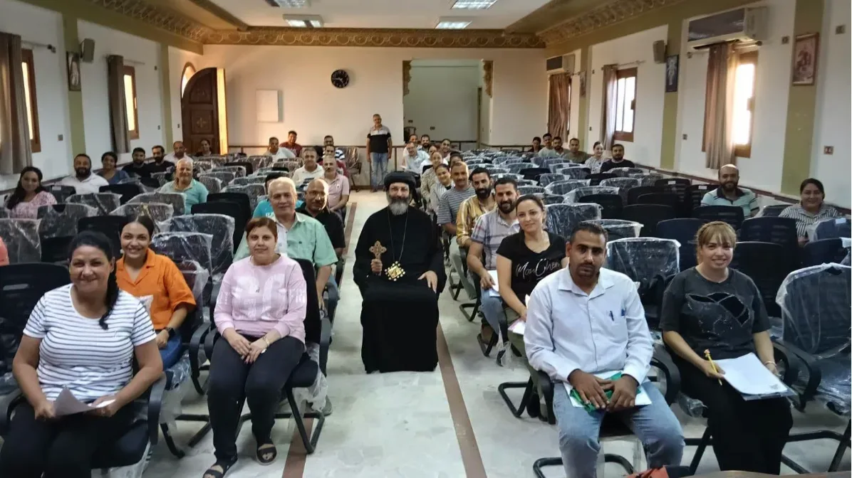 نيافة الأنبا مينا يتفقد امتحانات الكلية الإكليريكية بفرع كينج مريوط